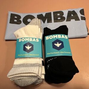 NWT Bombas Men's Athletic Socks in Black and White. (8 pairs)